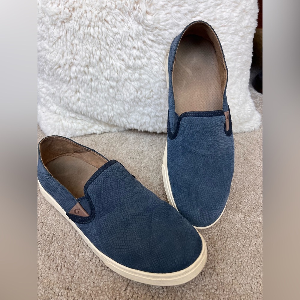 Women’s OluKai Casual Blue Slip-On Shoes, great preowned condition